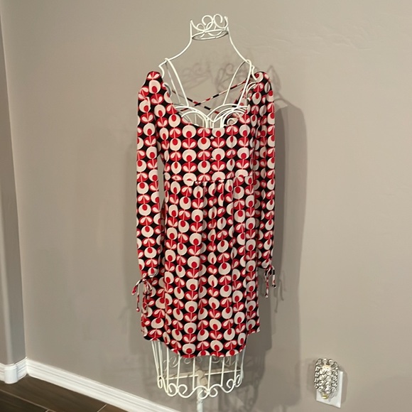 Two blouses identical pattern. Four buttons down the front. - Picture 4 of 7